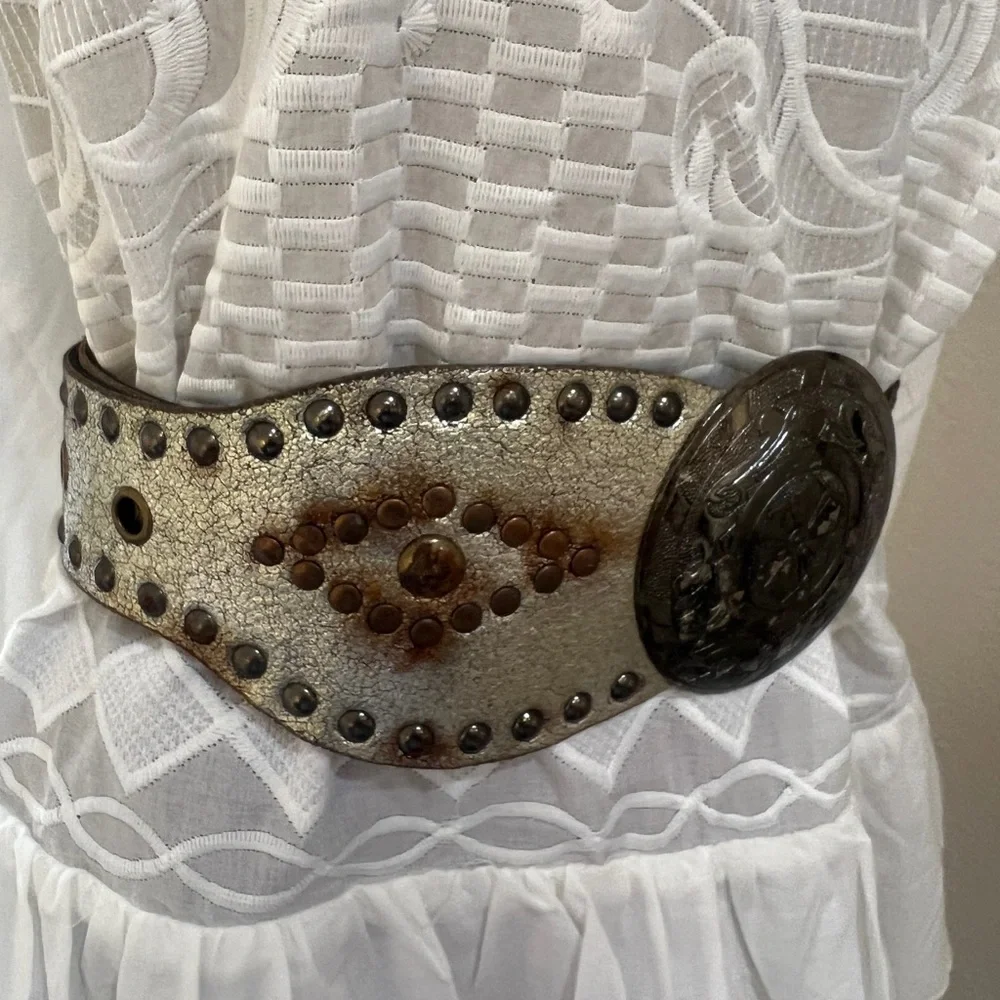 VNTG‎ Supper distressed women silver studded Leather waist Belt rusty Y2K grunge